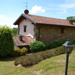 Affascinante villa immersa nel verde delle Prealpi Biellesi