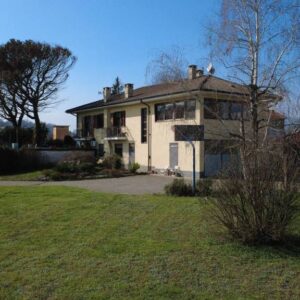 Villa indipendente con grande giardino e ampi vani accessori